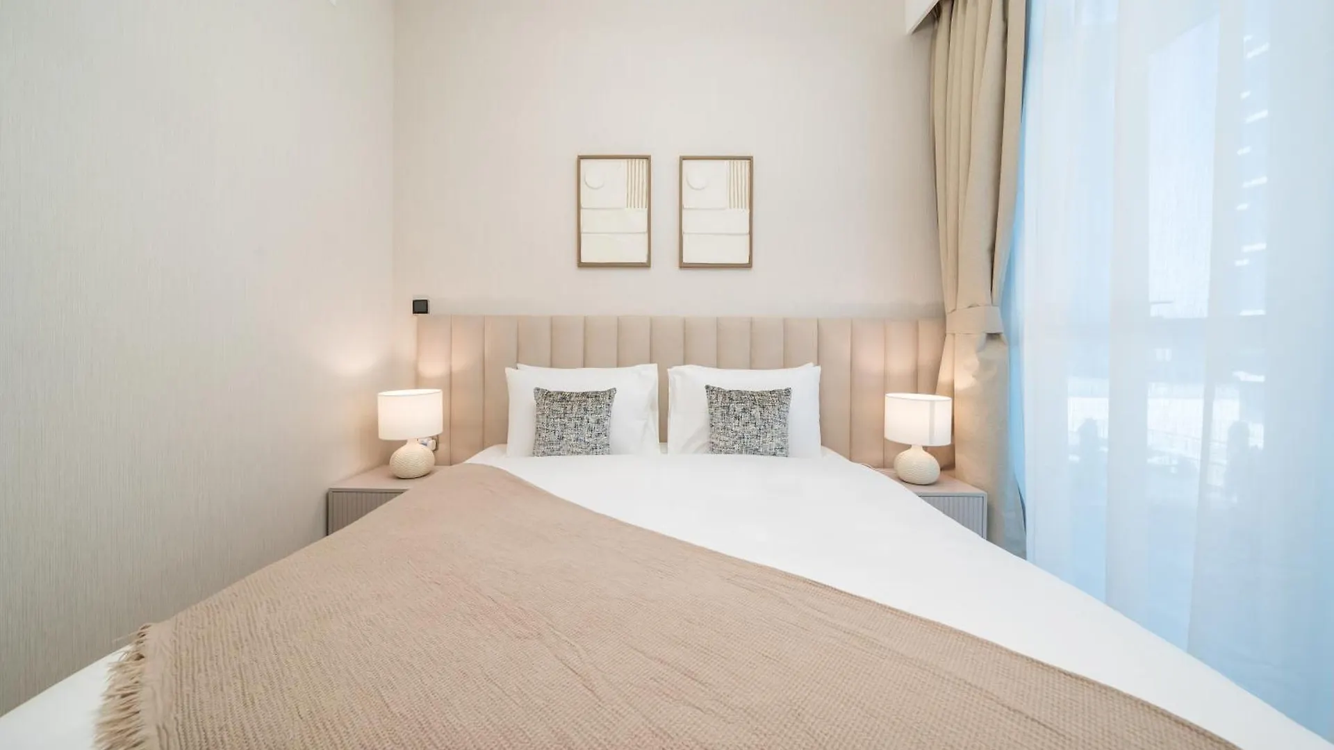 Apartment Modern 2Br Missoni Design Canal-Side Elegance Dubai