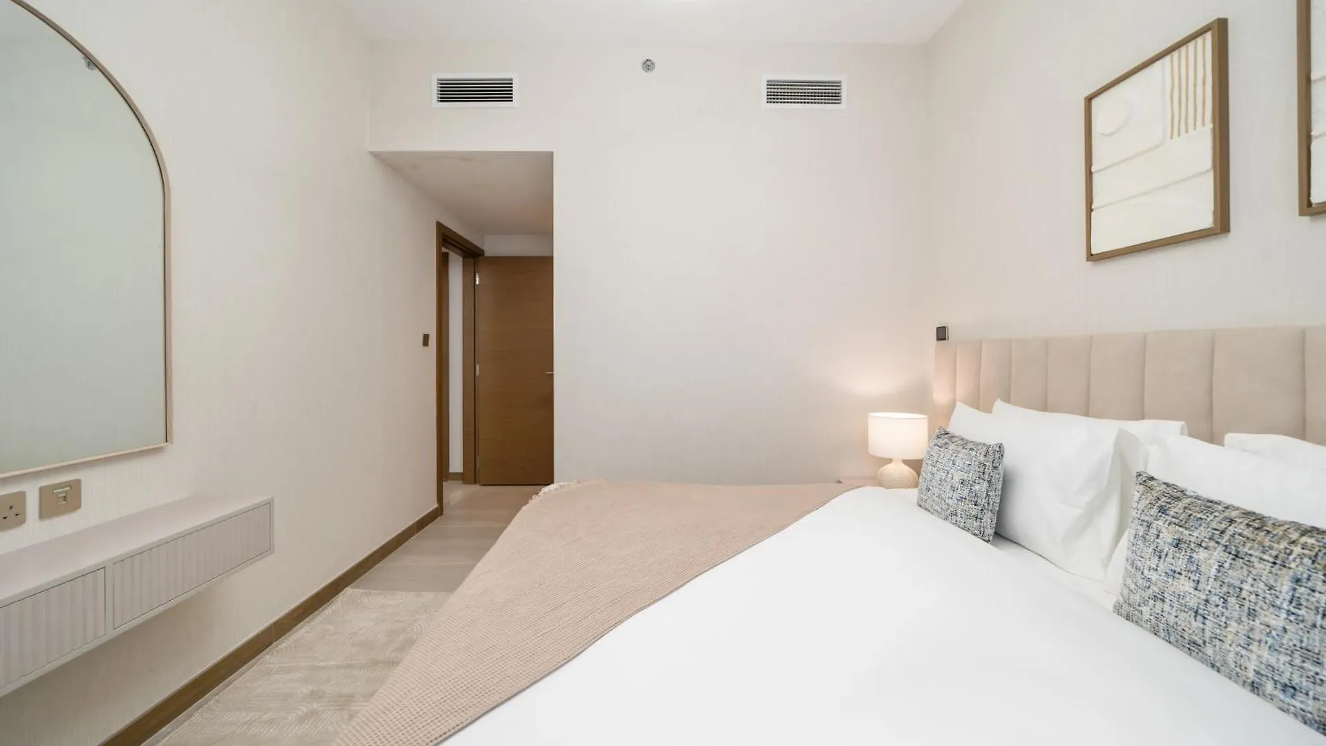 Modern 2Br Missoni Design Canal-Side Elegance Dubai 0*,