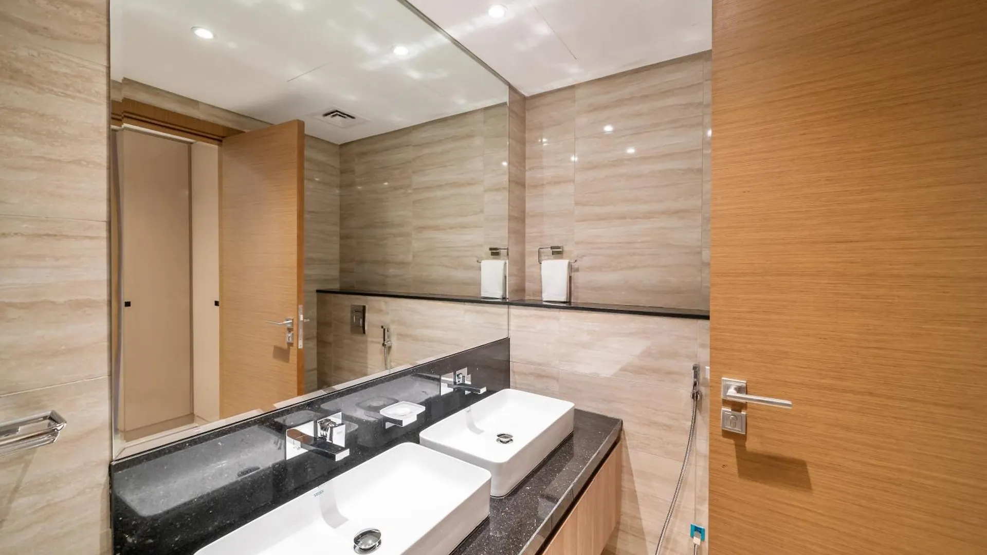 Modern 2Br Missoni Design Canal-Side Elegance Дубай Апартаменты