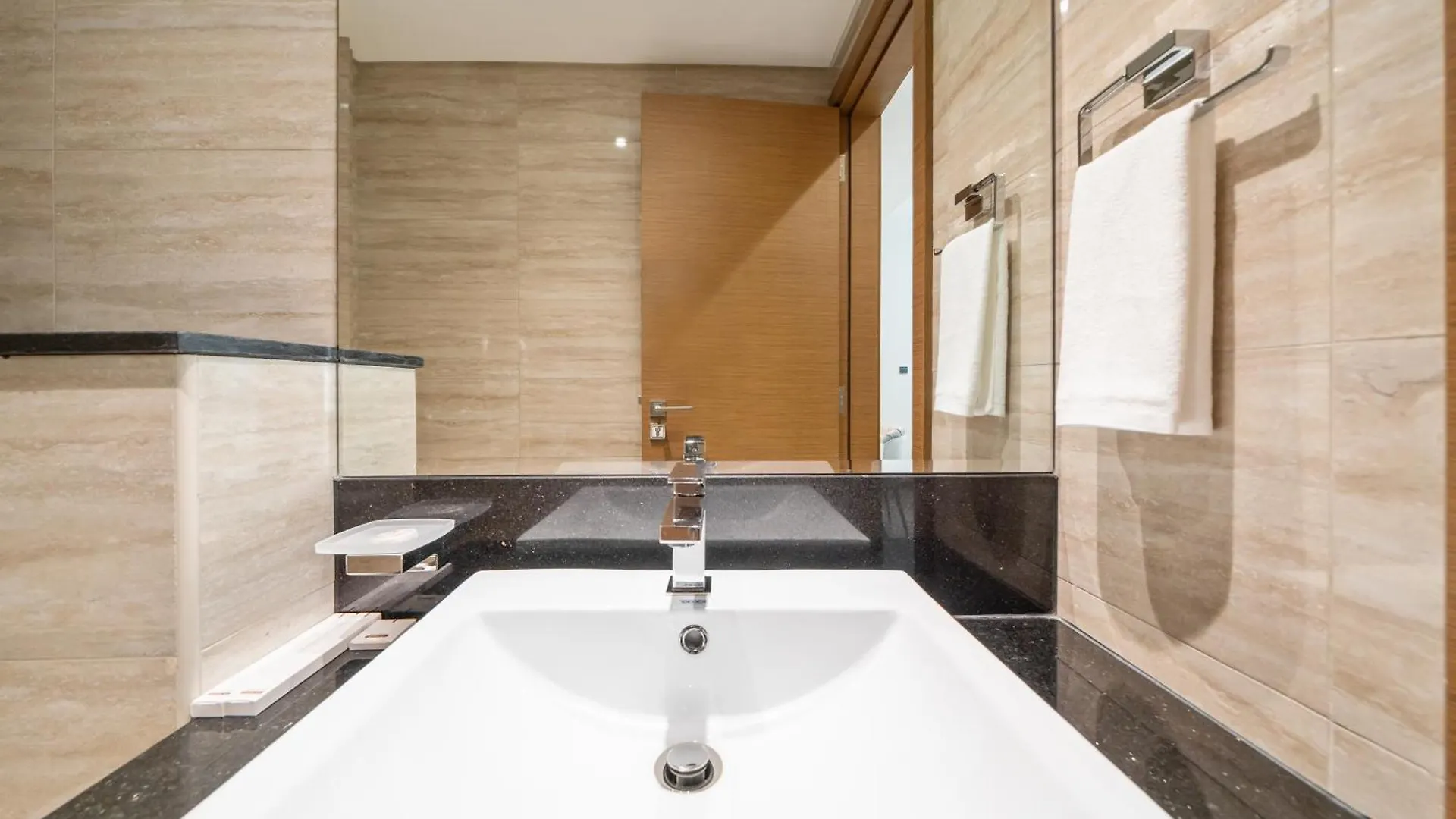 Апартаменты Modern 2Br Missoni Design Canal-Side Elegance Дубай