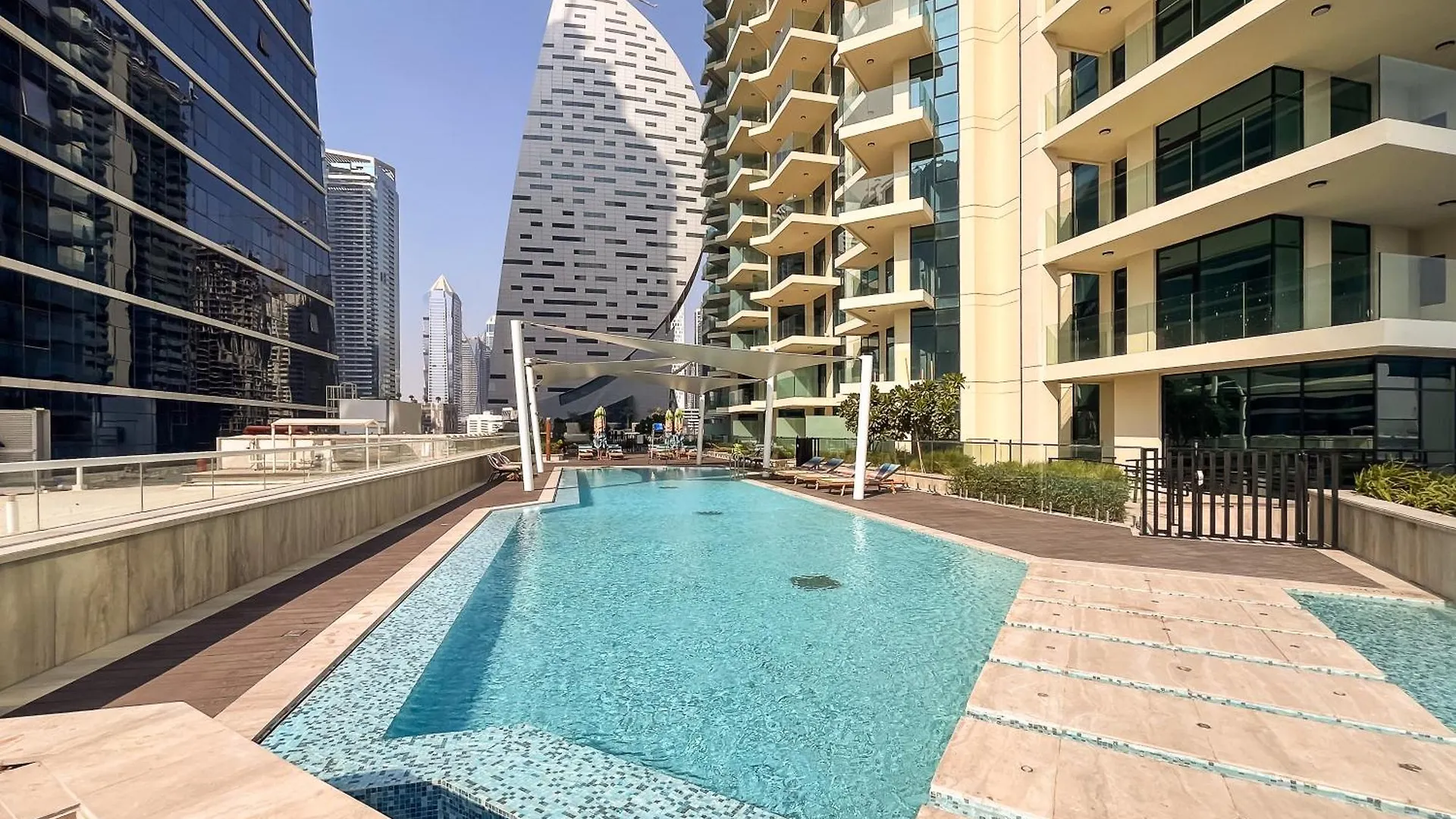 Апартаменты Modern 2Br Missoni Design Canal-Side Elegance Дубай ОАЭ