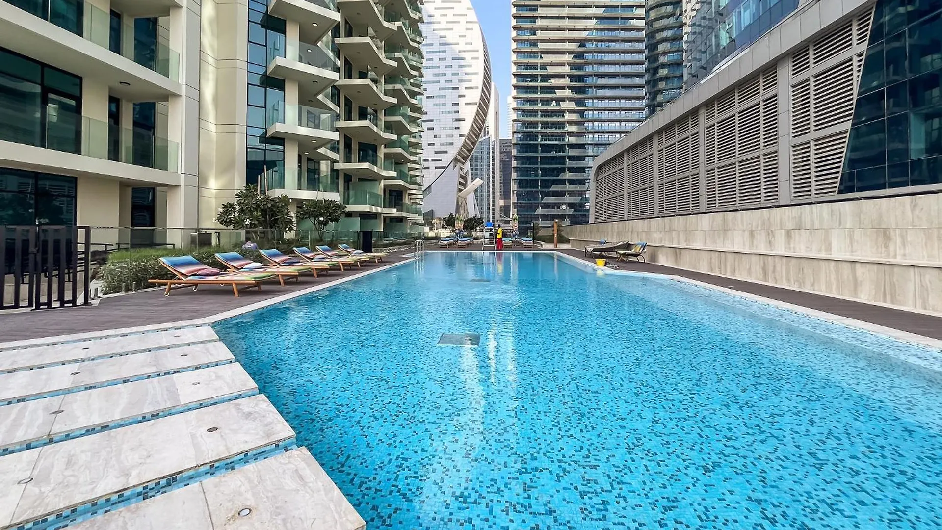 Modern 2Br Missoni Design Canal-Side Elegance Дубай ОАЭ