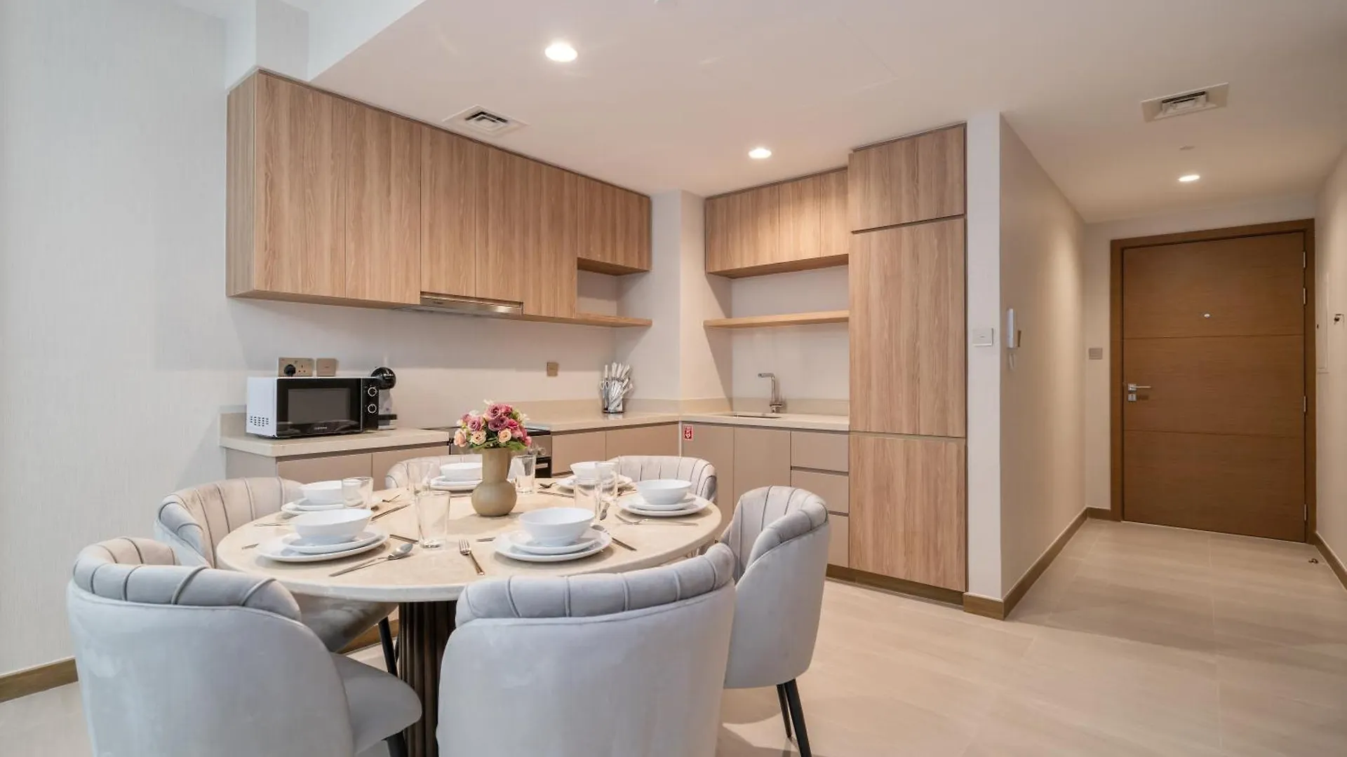 Apartment Modern 2Br Missoni Design Canal-Side Elegance Dubai United Arab Emirates
