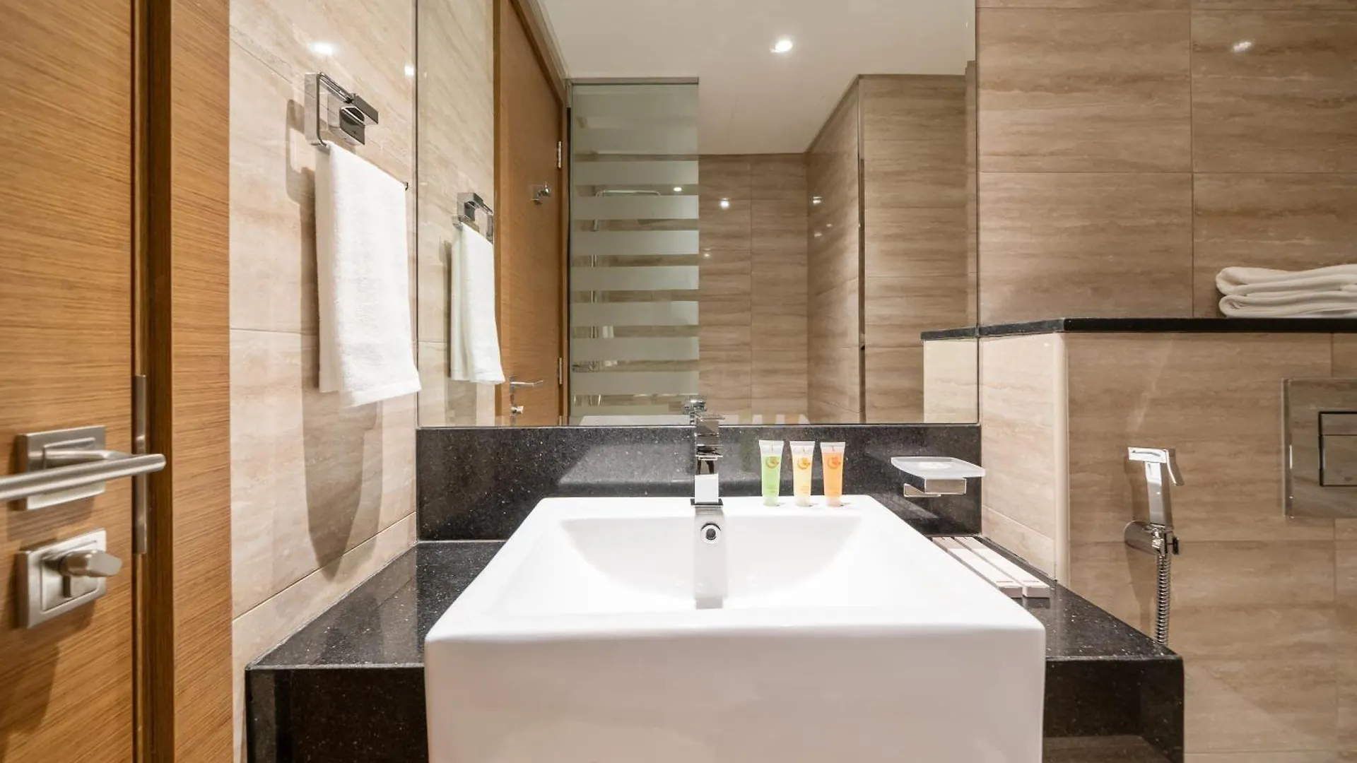 Modern 2Br Missoni Design Canal-Side Elegance Dubai 0*,  United Arab Emirates