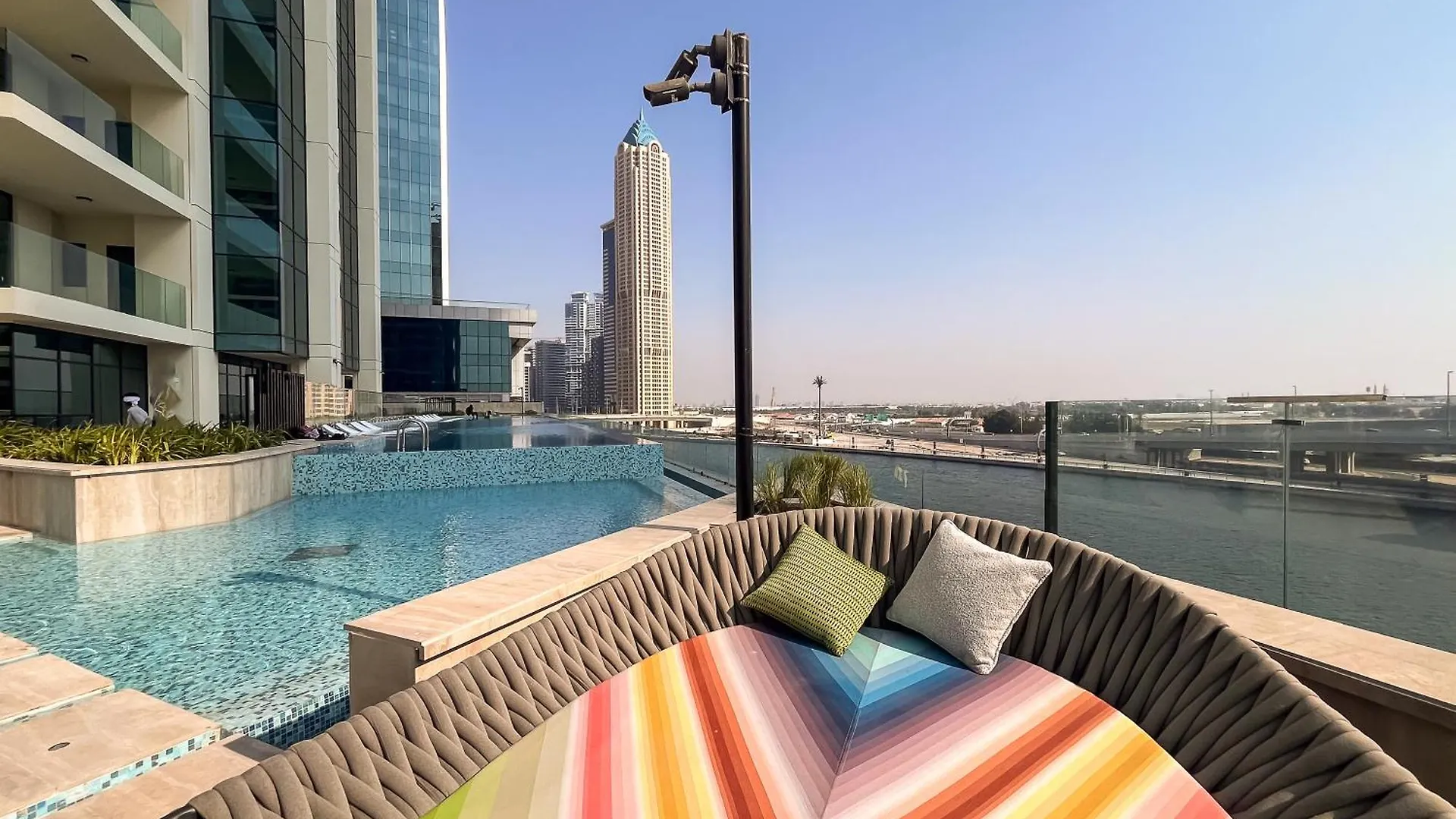 Apartment Modern 2Br Missoni Design Canal-Side Elegance Dubai