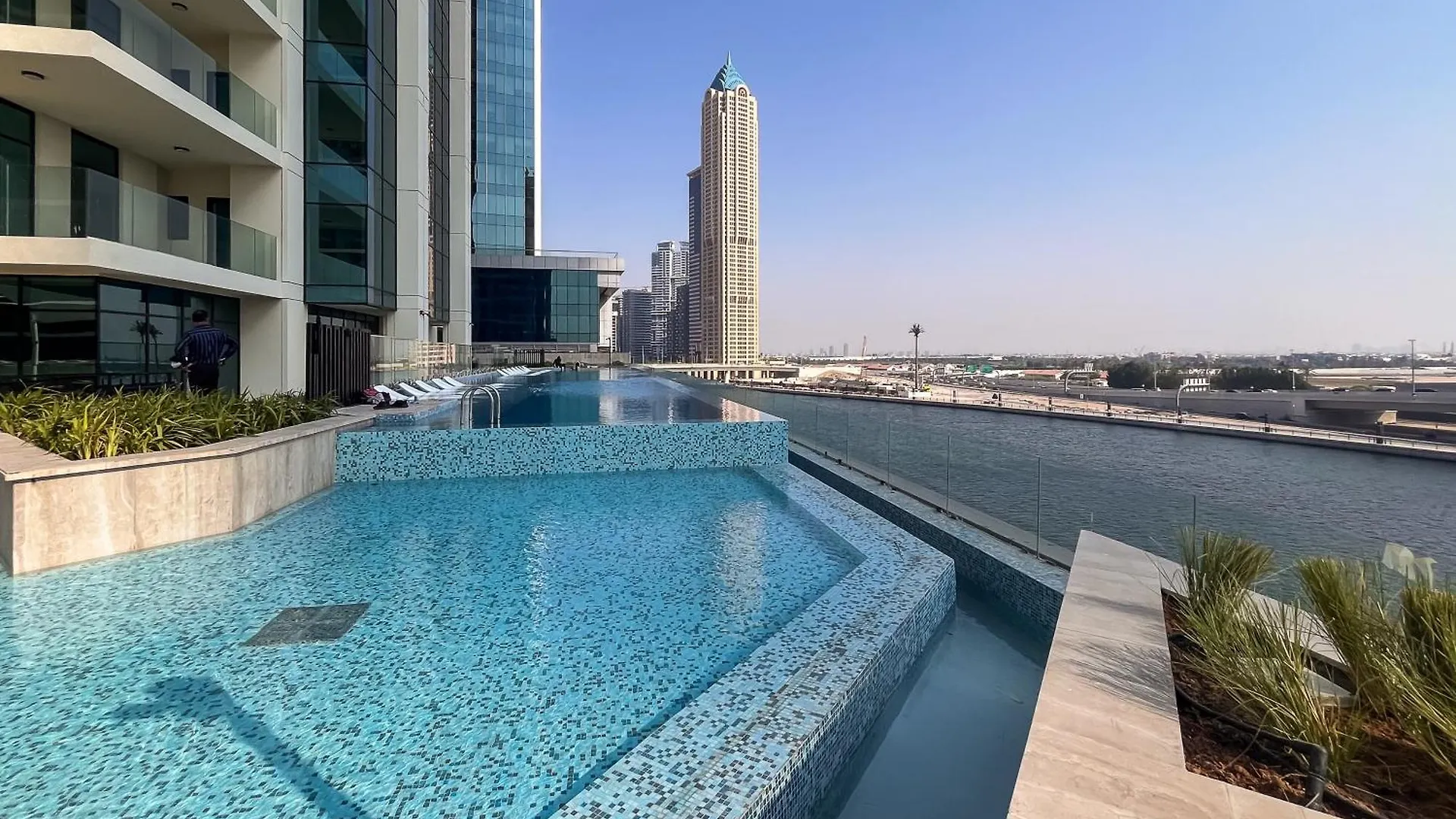 Apartment Modern 2Br Missoni Design Canal-Side Elegance Dubai