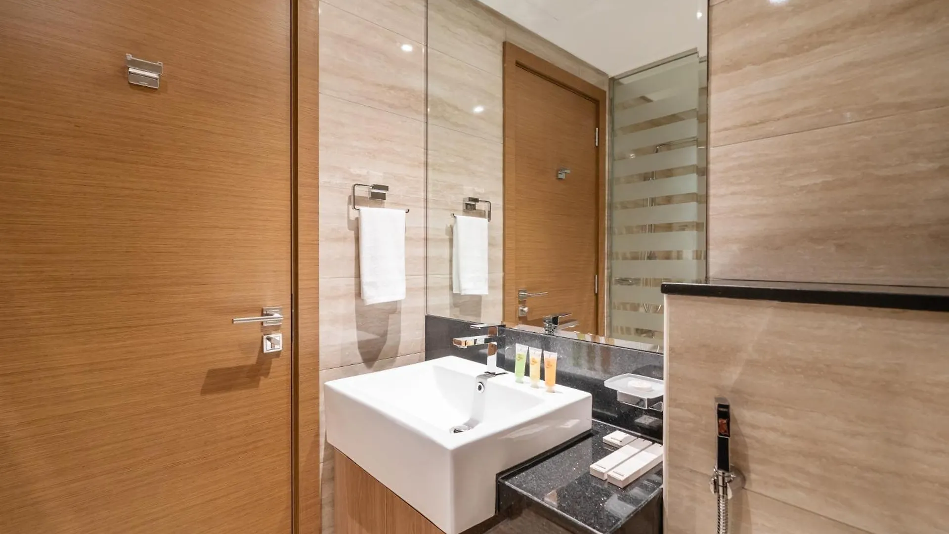 Modern 2Br Missoni Design Canal-Side Elegance Dubai 0*,  United Arab Emirates