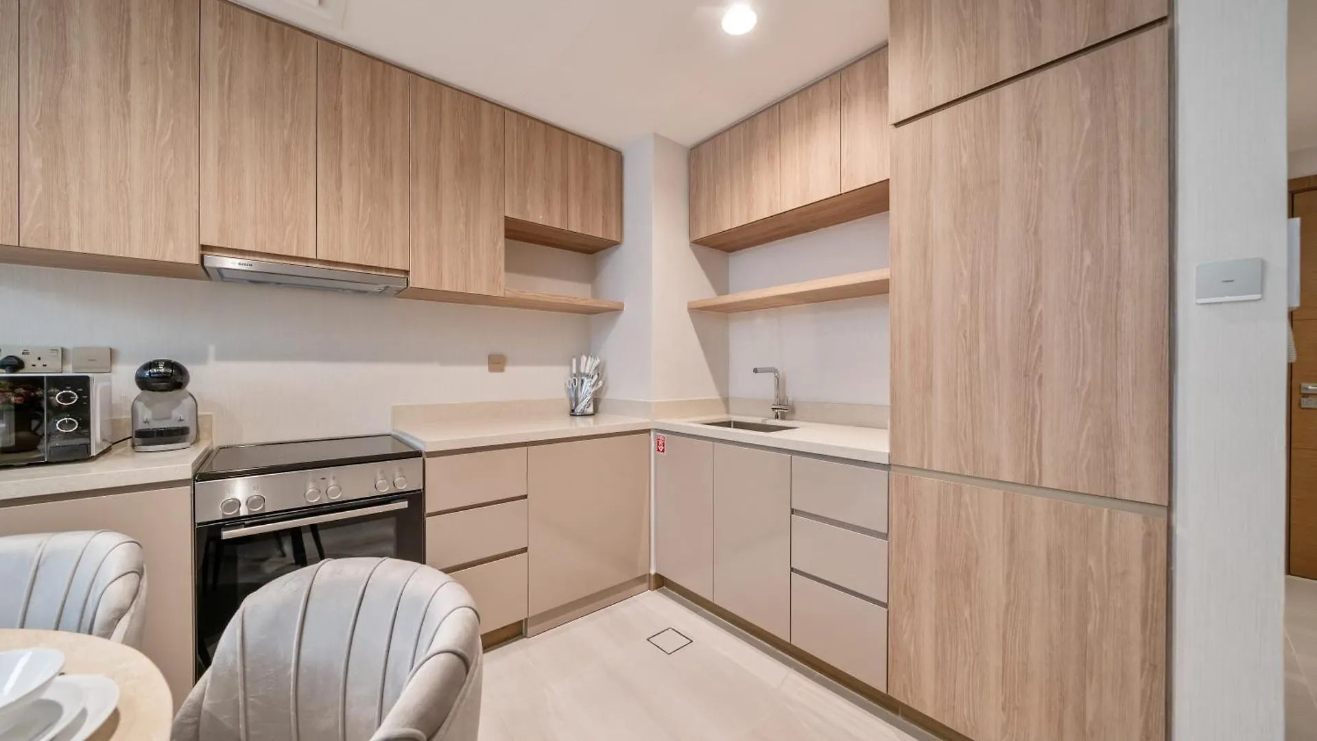 Apartment Modern 2Br Missoni Design Canal-Side Elegance Dubai United Arab Emirates